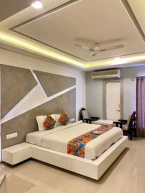 HOTEL DAMANIS
